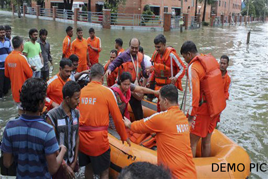 नदी के बीचोबीच मंदिर में 36 घंटे फंसे रहे 19 ग्रामीण, एनडीआरएफ की टीम ने बचाई जान