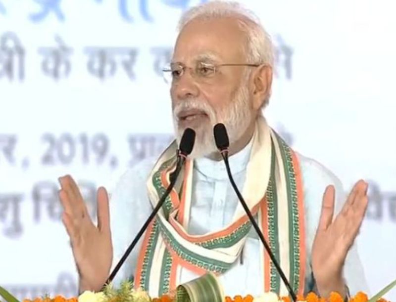PM Modi LIVE: प्रधानमंत्री ने जब कहा ‘यहां आये भये सभी बृजवासिन कौ मेरी राधे-राधे’ तो लोगों ने दी ये प्रतिक्रिया