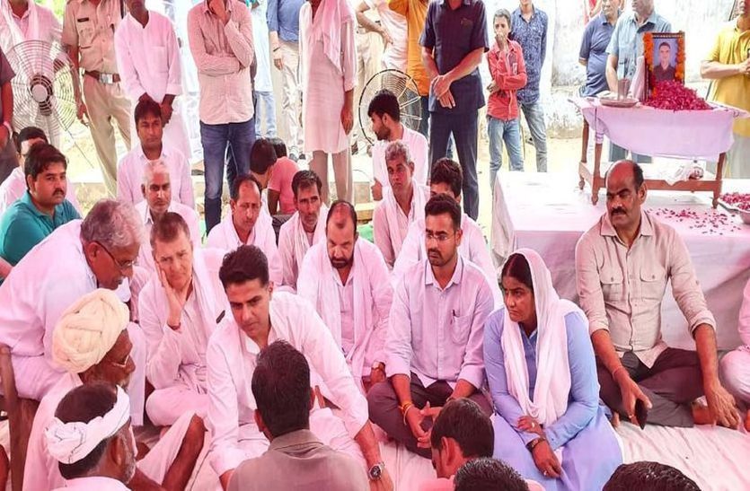 उपमुख्यमंत्री सचिन पायलट ने शहीद हेमराज के परिवार को बंधाया ढाढ़स