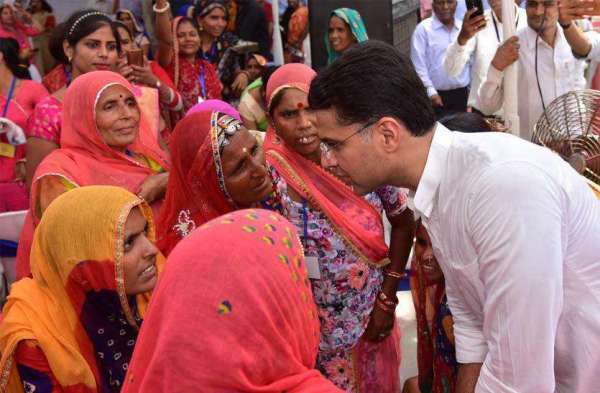 सचिन पायलट  ने तत्वावधान में आयोजित समारोह में ‘‘गांधी ज्ञान केन्द्र’’ और ‘‘चौपाल राजीविका स्टोर’’ का उद्घाटन किया देखे तस्वीरें।