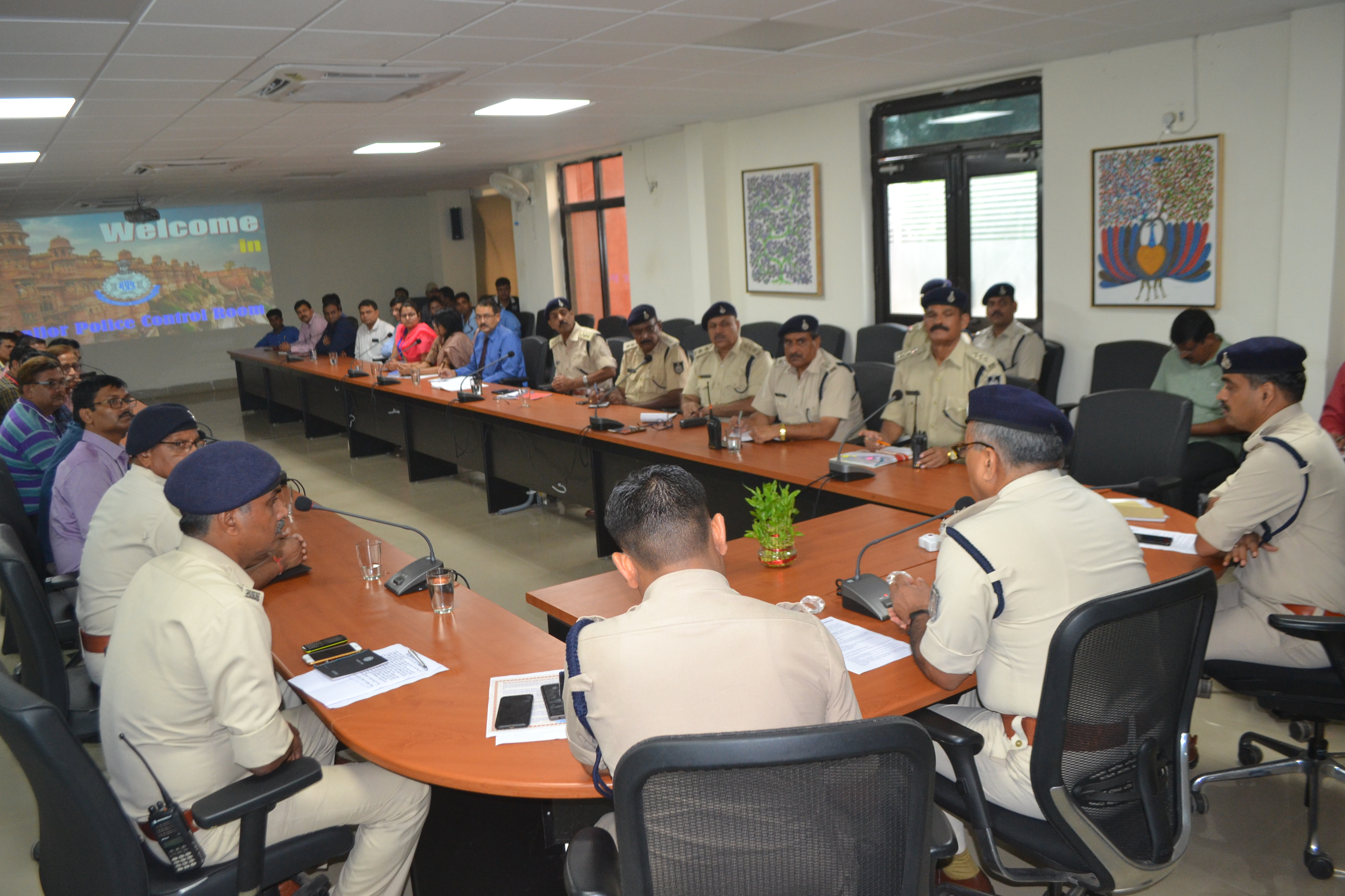 बैंक अधिकारियों से बोले पुलिस अफसर सुस्ती नहीं फुर्ती से होता क्राइम पर कंट्रोल