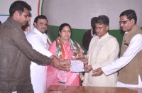 BJP leader Lalita Samdani joins Congress