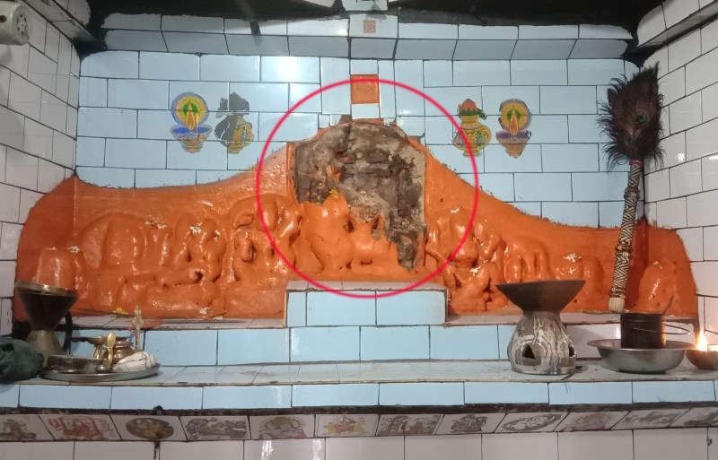 राजस्थान में यहां 800 मीटर ऊंचाई पर मंदिर में 300 वर्षों से पुरानी मूर्ति को तोड़ा