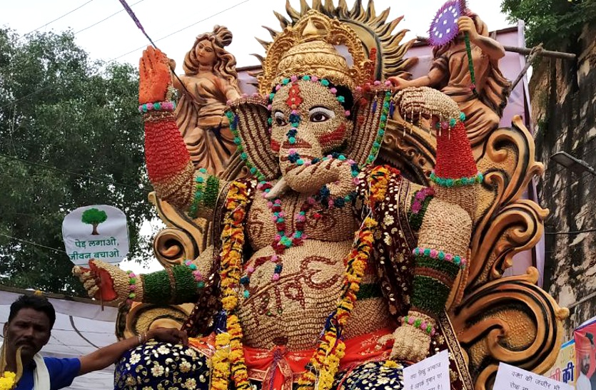 कोटा में अनंत महोत्सव का आगाज, राफेल पर होकर सवार सैनिक बन भक्तों के बीच पहुंचे बप्पा, दर्शन को उमड़ा जनसैलाब
