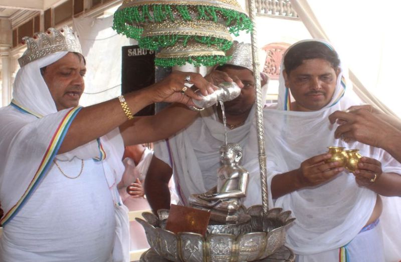 abhishek-from-panchamrit-in-jain-temples