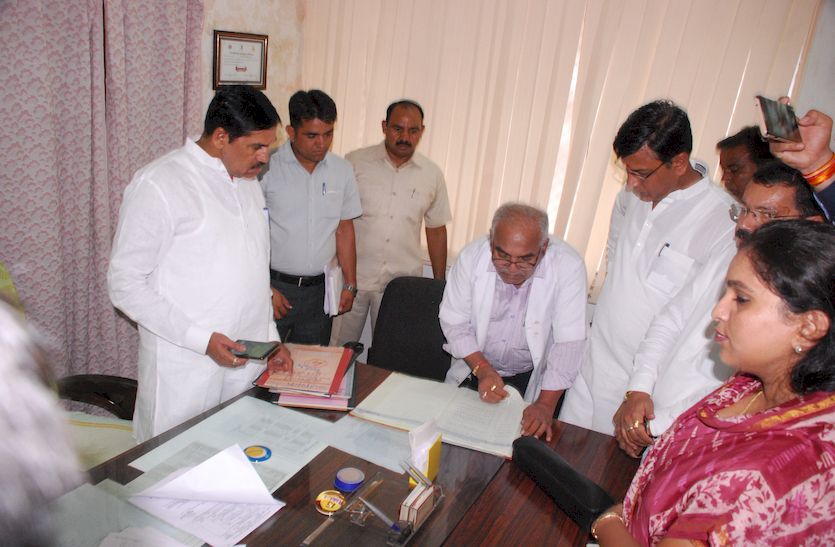 पीसीसीबी एमडी को खाद्य मंत्री की फटकार : बोले-सरकार बदल गई है... अब मैं मंत्री हूं, मनरेगा की तरह हाजरी भरने दूसरे अधिकारी को क्यों भेज दिया