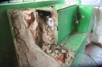 दरगाह की चादर को बनाया पर्दा, बाहर लगी स्ट्रीट लाइट को भी तोड़ा, फिर दानपात्र से चुरा ले गए नकदी