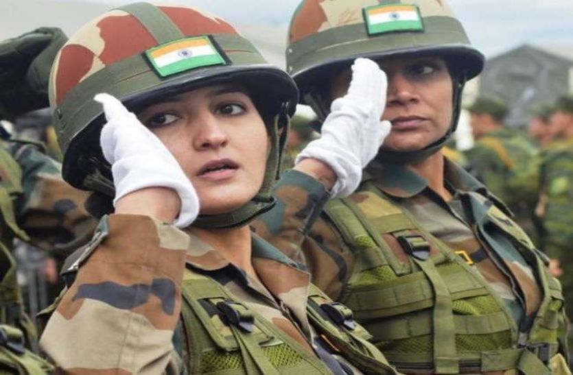girls in army