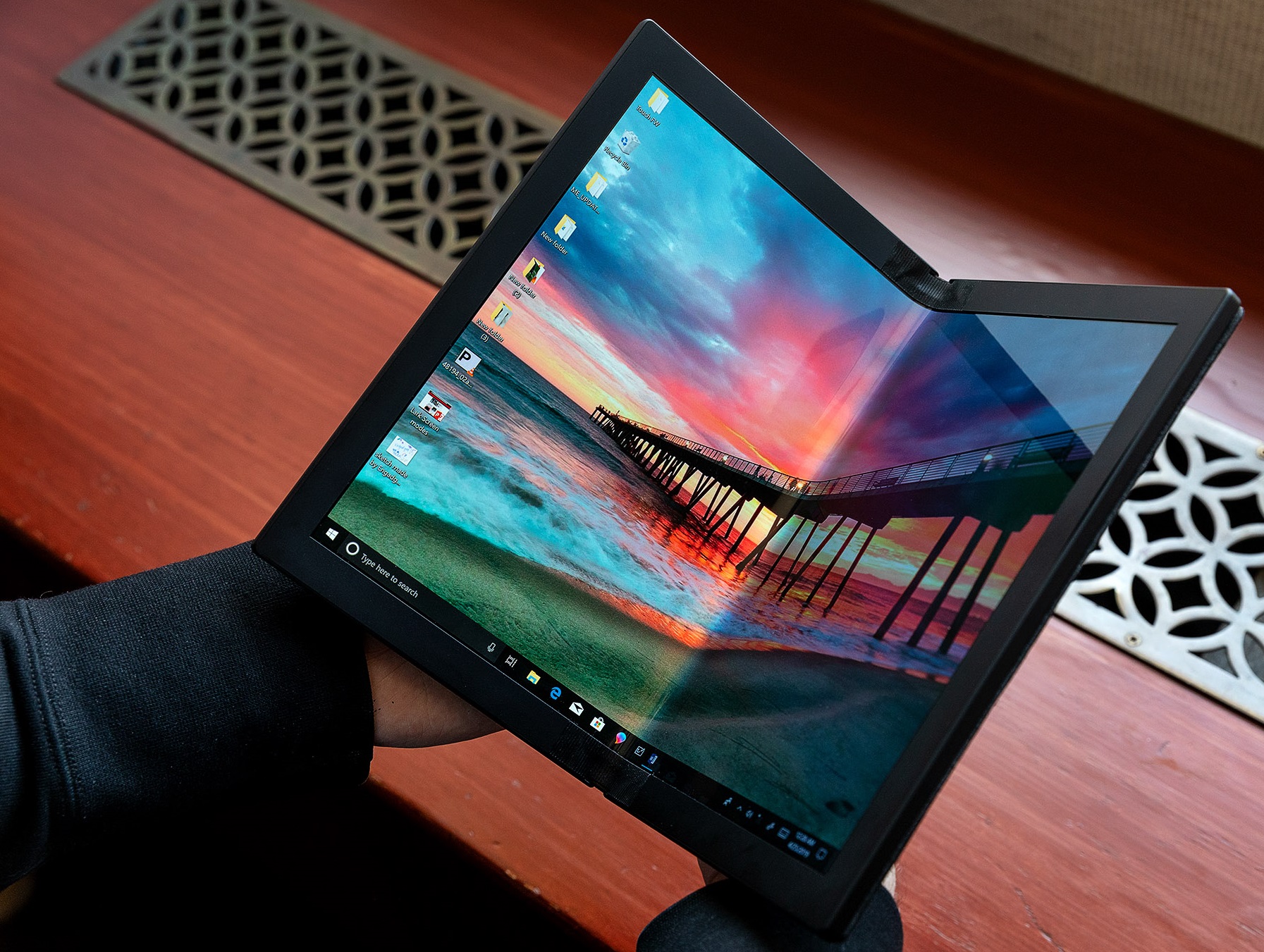 अगले साल लॉन्च हो सकता है Lenovo का Foldable PC ThinkPad X1