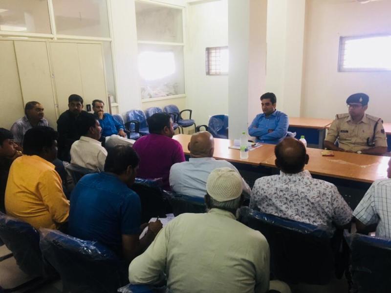 बस संचालकों की बैठक लेकर समझाए नियम