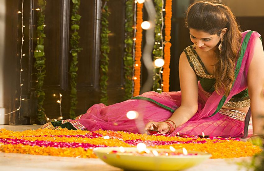 दीपावली पर जरा हटके जगमगाएगा आपका घर, मार्केट से ले आएं ये चीजें