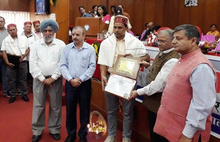 किसान ने मशरूम की खेती के लिए अपनाई ऐसी तकनीक की मिल गया राष्ट्रीय पुरस्कार