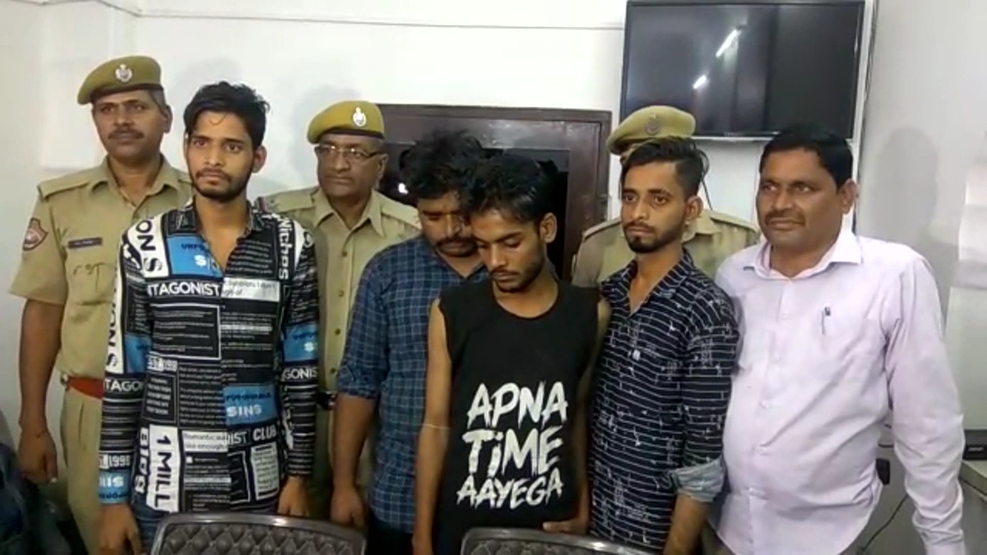 मोबाइल चुराने वाले चार बदमाश गिरफ्तार