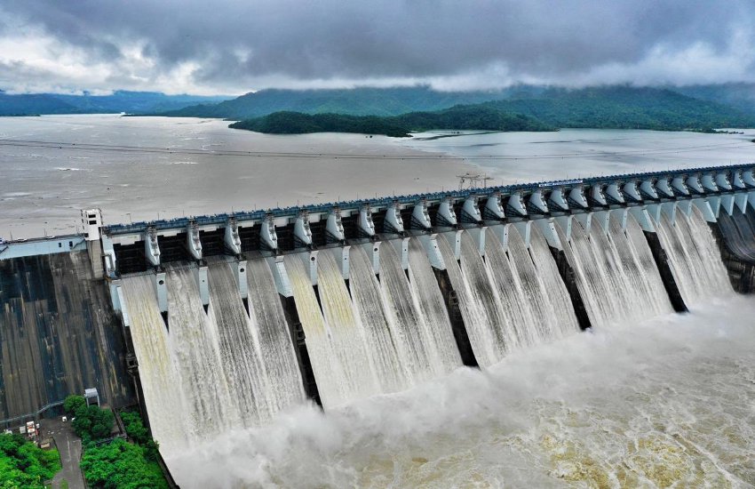 Narmda Dam in Gujarat: नर्मदा बांध शीर्ष स्तर से महज 1.4 मीटर शेष