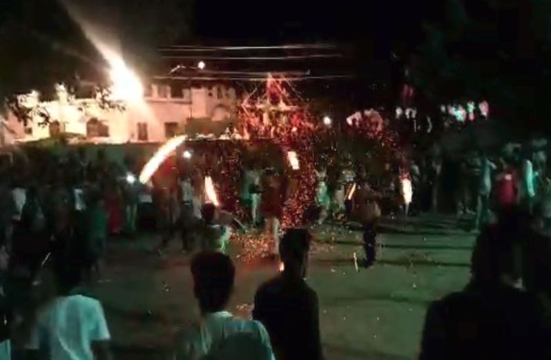 इनके हैरतअंगेज प्रदर्शन  को देख आप भी हो जाएंगे दांतों तले अंगुली दबाने पर मजबूर