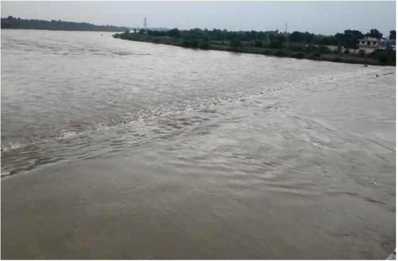 13 feet of water flowing over the Berach river culvert, crops spoiled in Bhilwara