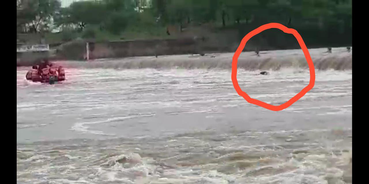 नदी के भंवर में फंसी है लाश, दिन भर कोशिश करती रही एसडीआरएफ की टीम पर नाकाम
