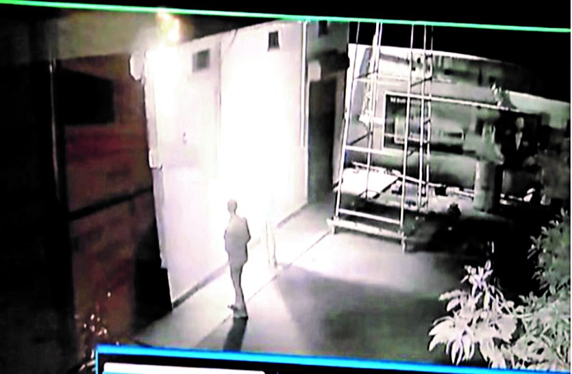 पेट्रोल पंप में आग लगाने का प्रयास, सीसीटीवी कैमरे में हुए कैद