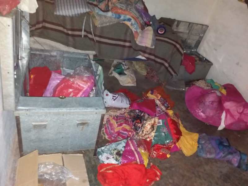 ईनाणा में करीब दो लाख की चोरी