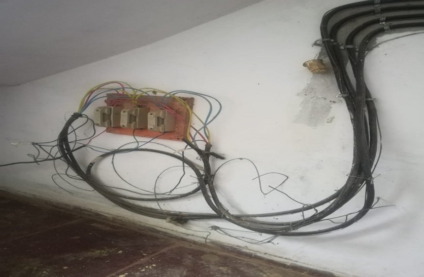 Two oros found defective, heavy negligence in cleaning, unopened electric wires ...