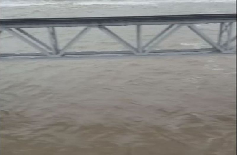 Water On Delhi Mumbai Rajdhani Railway Track