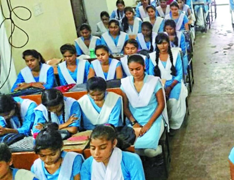 एक्सीलेंस व गल्र्स स्कूल में अवसाद से बाहर निकलने के बताए उपाय