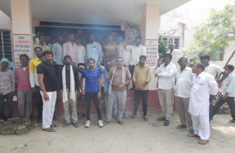 तड़पती रही प्रसूता, स्वास्थ्य केन्द्र पर लगा मिला ताला, सरपंच की सूझबूझ से प्रसूता की बची जान