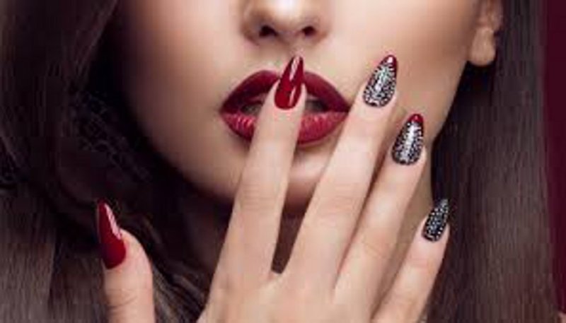 आपके नाखून बतातें है आपकी सेहत का हाल, जानिए मोटे, टूटें नाखून के कारण होता है ये...