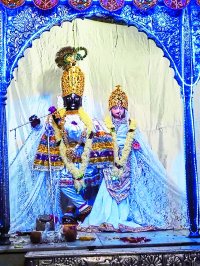 Lord Jugul Kishore is performing Tarn in temple town Panna