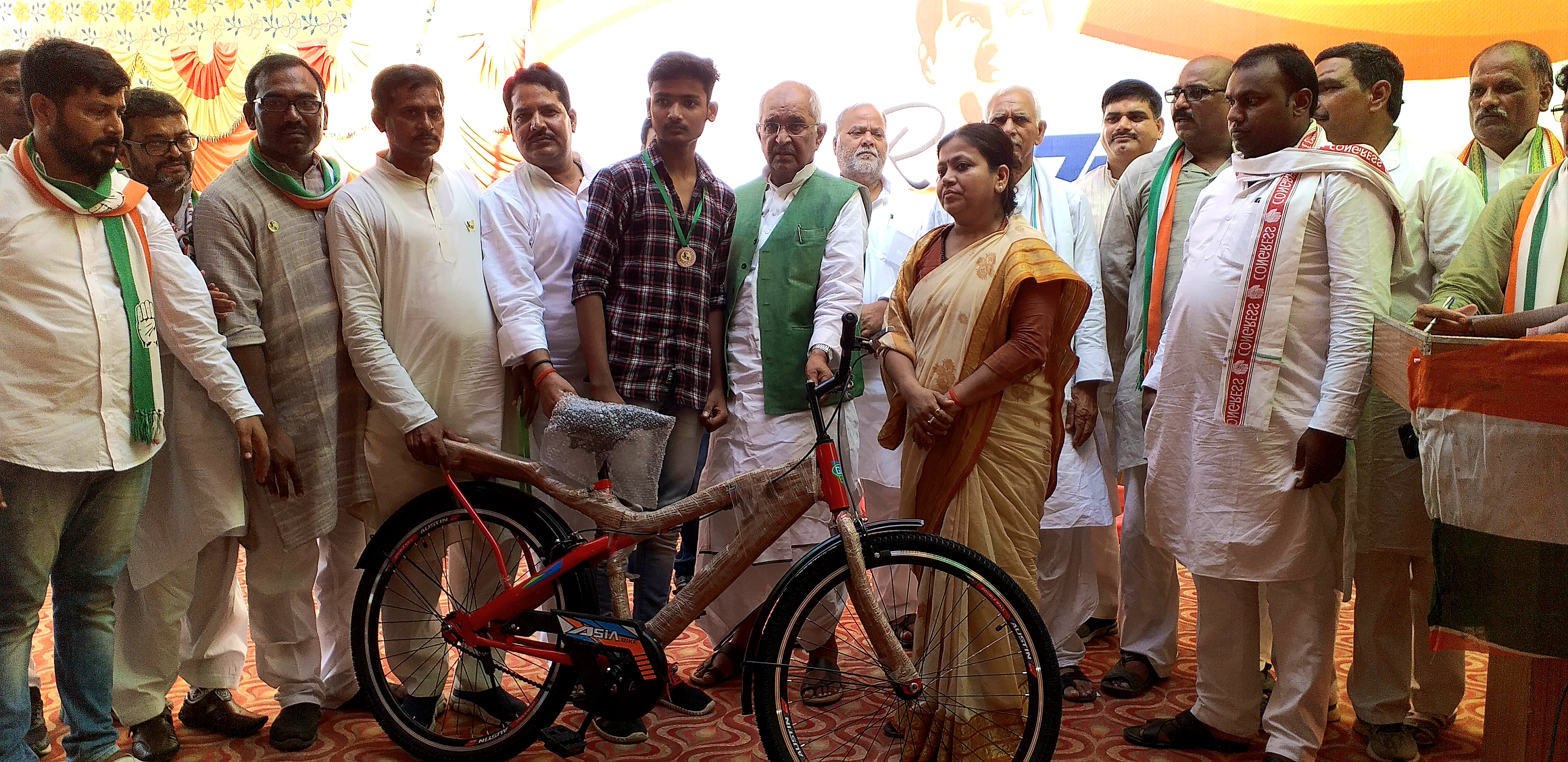 congress distribute laptop and cycle