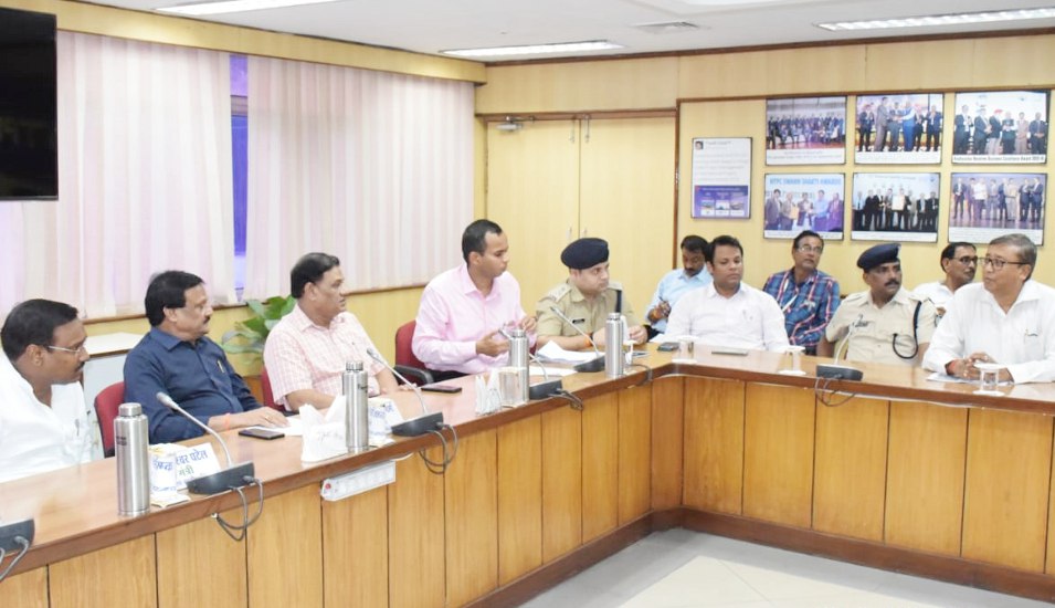 Environment Minister holds meeting of officials at NTPC in Singrauli