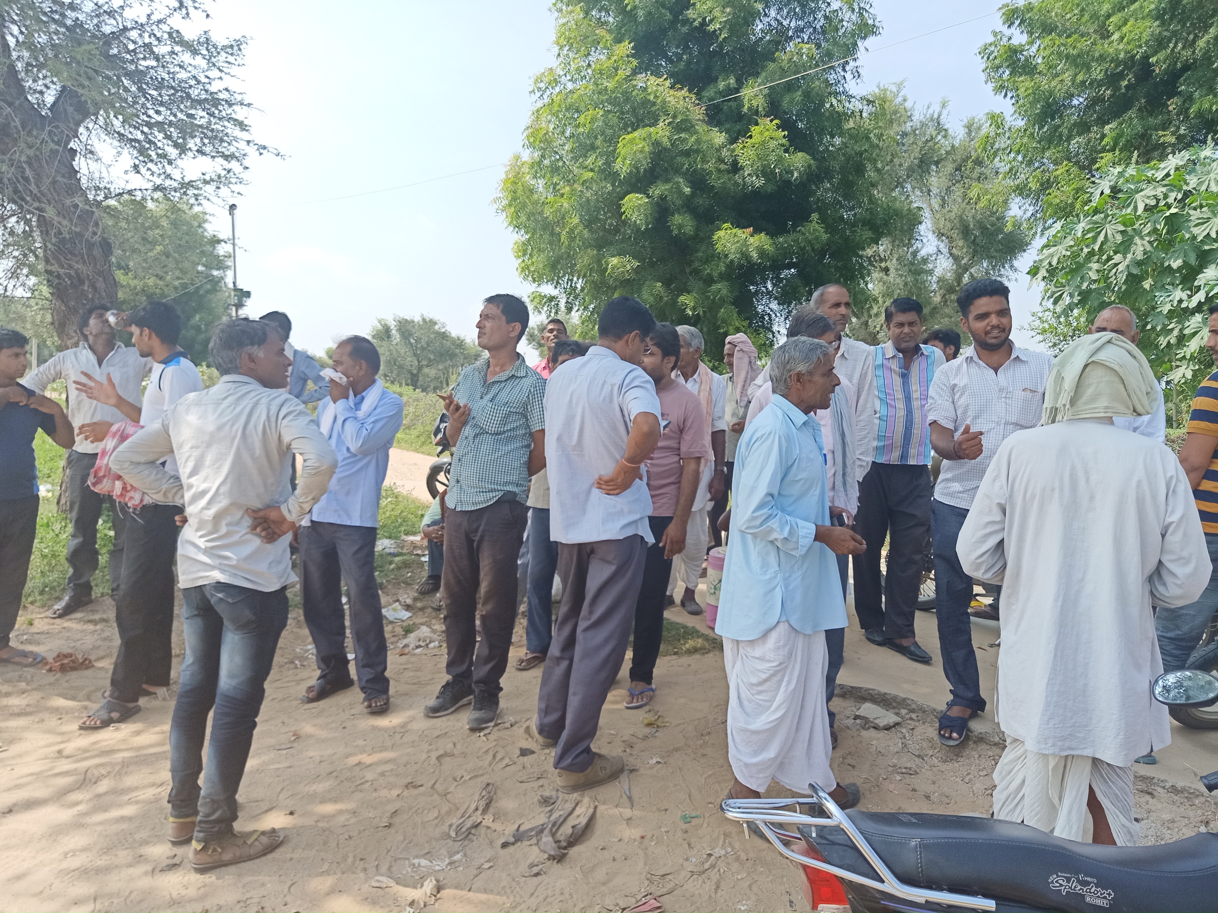 Accident : श्मशान में शव छोड़ भागे लोग, 4 घंटे बाद दाह संस्कार