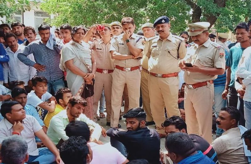 सीकर कांस्टेबल सुसाइड मामला: परिजनों ने दूसरे भी नहीं लिया शव, दोषी पुलिसकर्मियों पर कार्रवाई की मांग पर अड़े