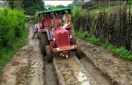 Kamal Nath's minister drove a tractor on mud-soaked road, know why?