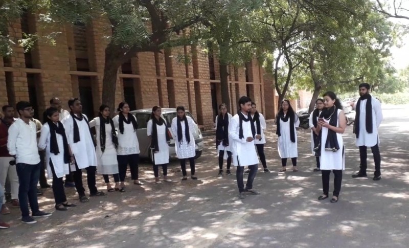 डियर जिंदगी: पैरेंट्स के प्रेशर की जकड़ में यंगस्टर्स- स्टूडेंट्स