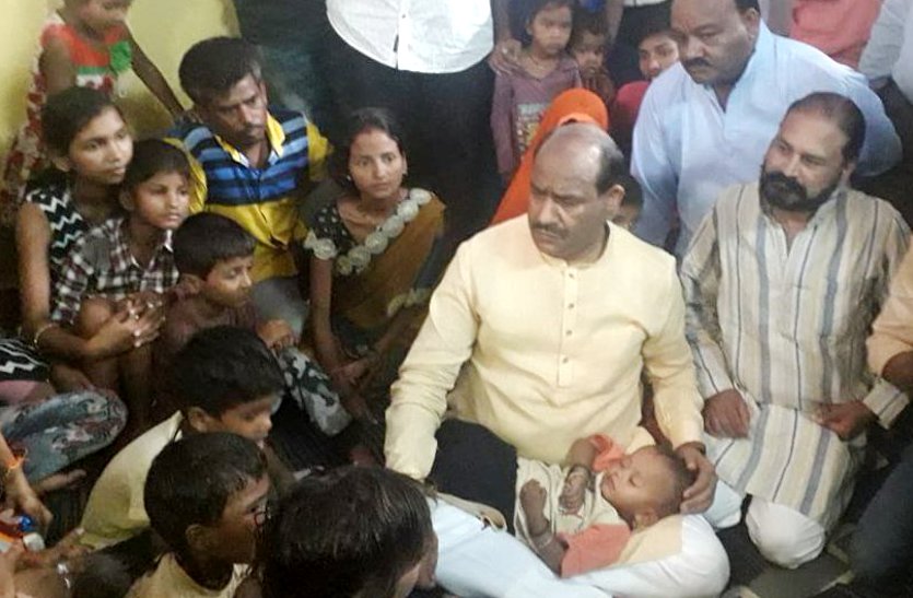 दिल्ली से कोटा पहुंचे लोकसभा अध्यक्ष, बाढ़ पीडि़तों से बोले- आपकी गृहस्थी शुरू करने को हर जरूरी सामान मुहैया करवाऊंगा