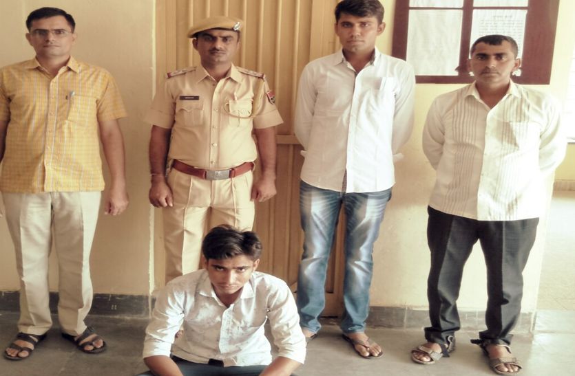 करड़ा पुलिस ने कार्रवाई करते हुए एक व्यक्ति के कब्जे से 170 ग्राम स्मैक बरामद कर आरोपी को गिरफ्तार किया।