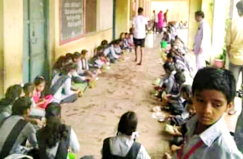 Watch: राणा प्रताप सागर के 17 गेट खुलते ही भैंसरोडगढ़ में फंस गए रावतभाटा के 338 बच्चे, 10 की तबीयत खराब