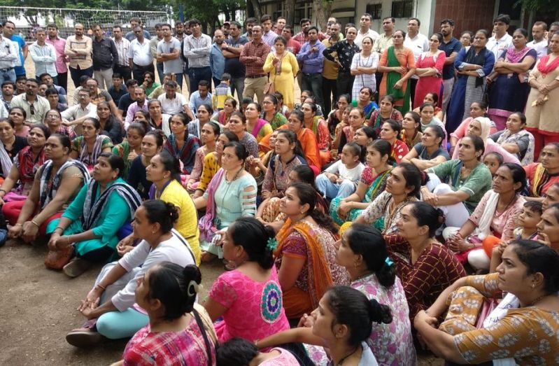 SURAT EDUCATION : आंदोलन के बावजूद फीस का विवाद शांत नहीं..!