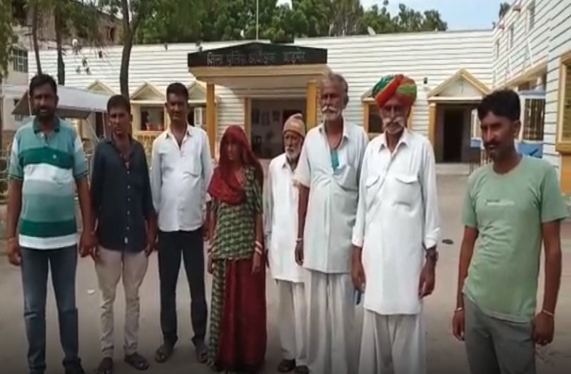 कुल्हाड़ी से वार कर युवक की हत्या का मामला, 4 आरोपी अब भी फरार, परिजनों में गुस्सा