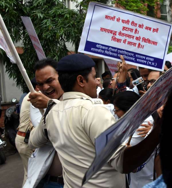 डॉक्टर रैली ।