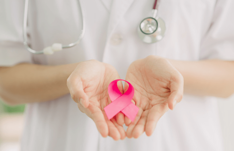 Cancer Prevention: कैंसर से बचने के लिए खानपान के साथ संतुलित रखें दिनचर्या