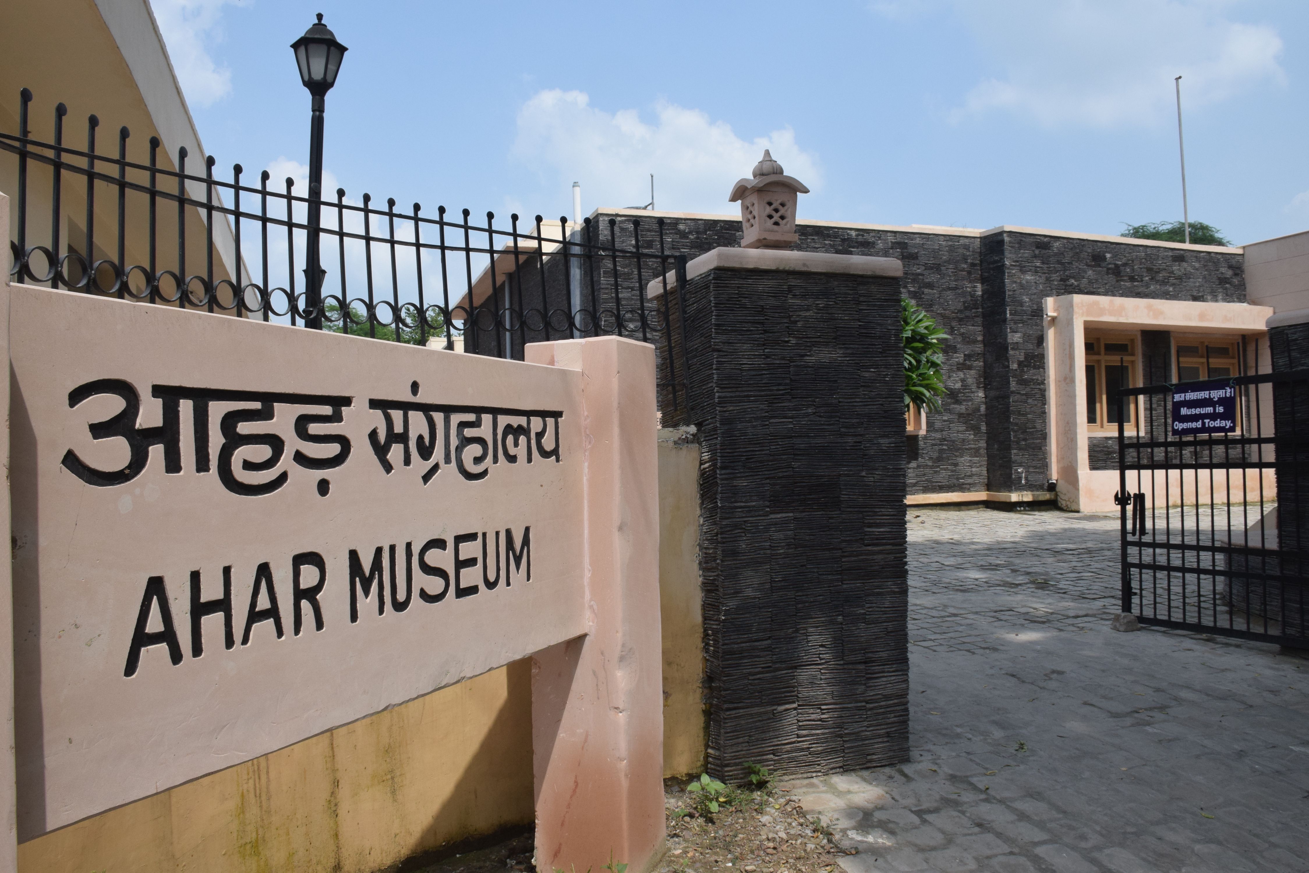 बेशकीमती धरोहर की सुरक्षा ताक पर
