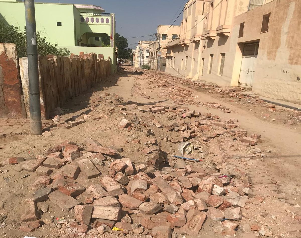 bikaner news : Road abandoned for pipeline in Sridungargarh