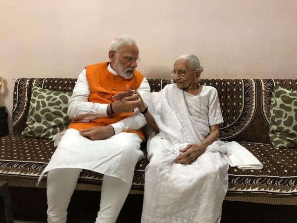 PM Narendra Modi with Hiraba 4