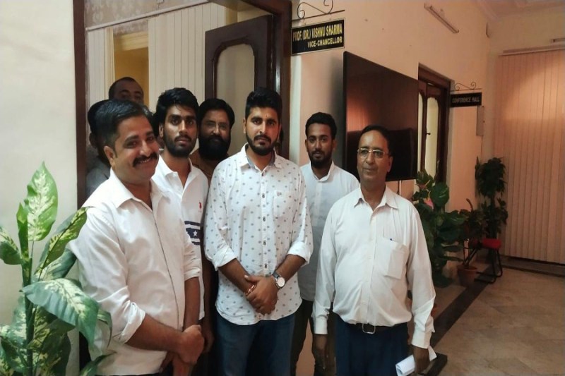 jnvu student union president ravindra singh bhati meet vice chancellor