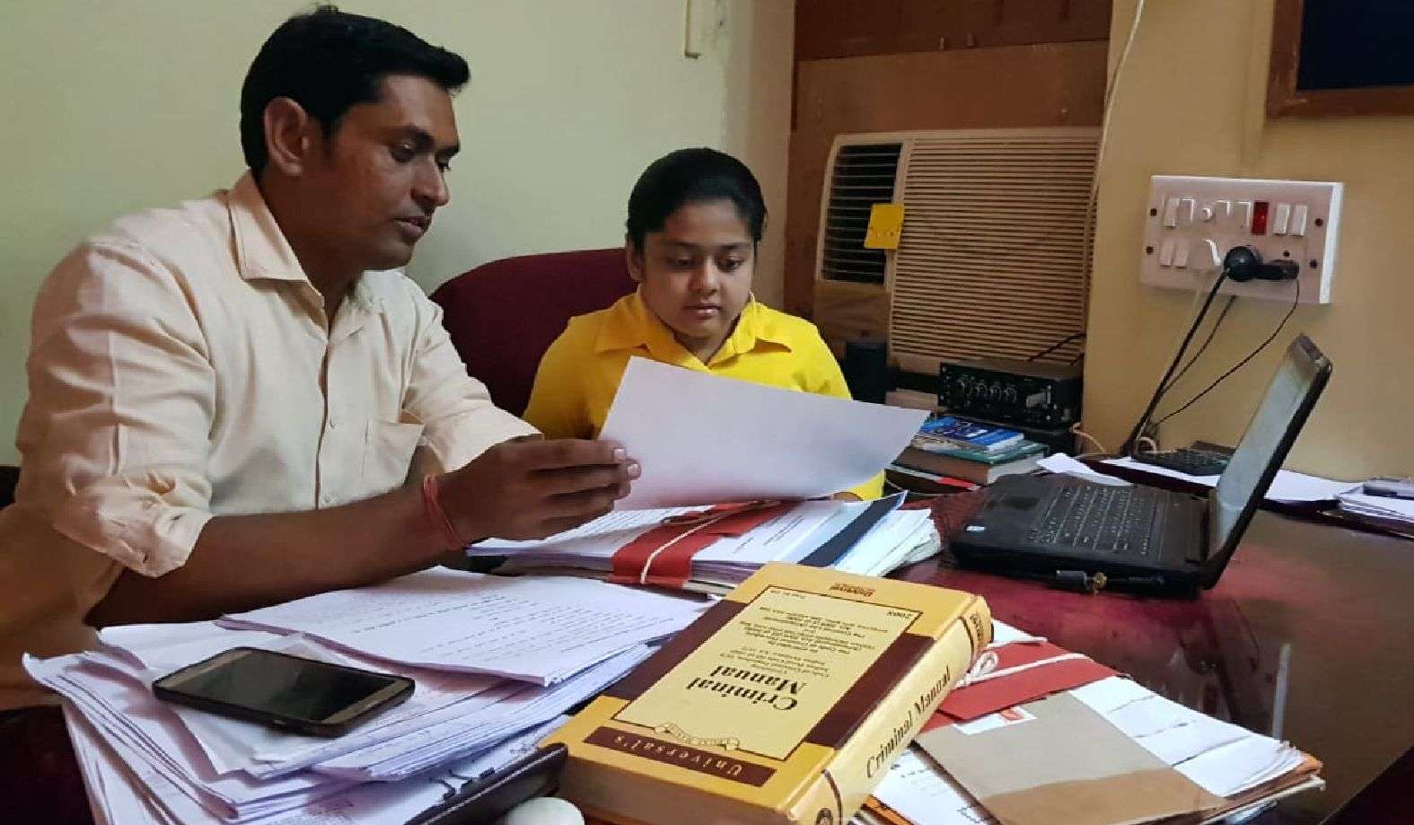 Bitiya At Work: daughters reach father's workplace in jaisalmer