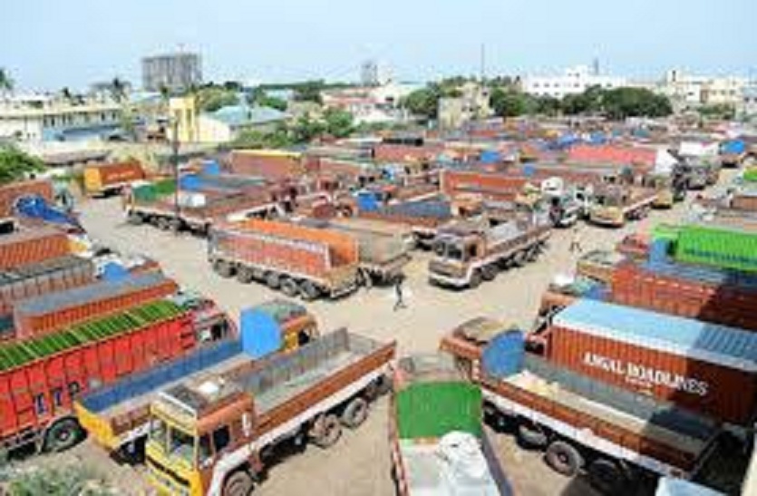 Tamilnadu: 4 lakh lorry owners on strike in TN to protest hefty Fine