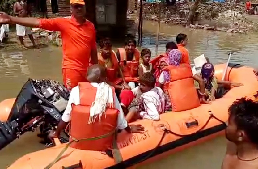 कोटा में 25 हजार घर बाढ़ की चपेट में, दर्जनों बस्तियां डूबी, 23 लोगों की तबीयत खराब, NDRF ने रेस्क्यू कर निकाला