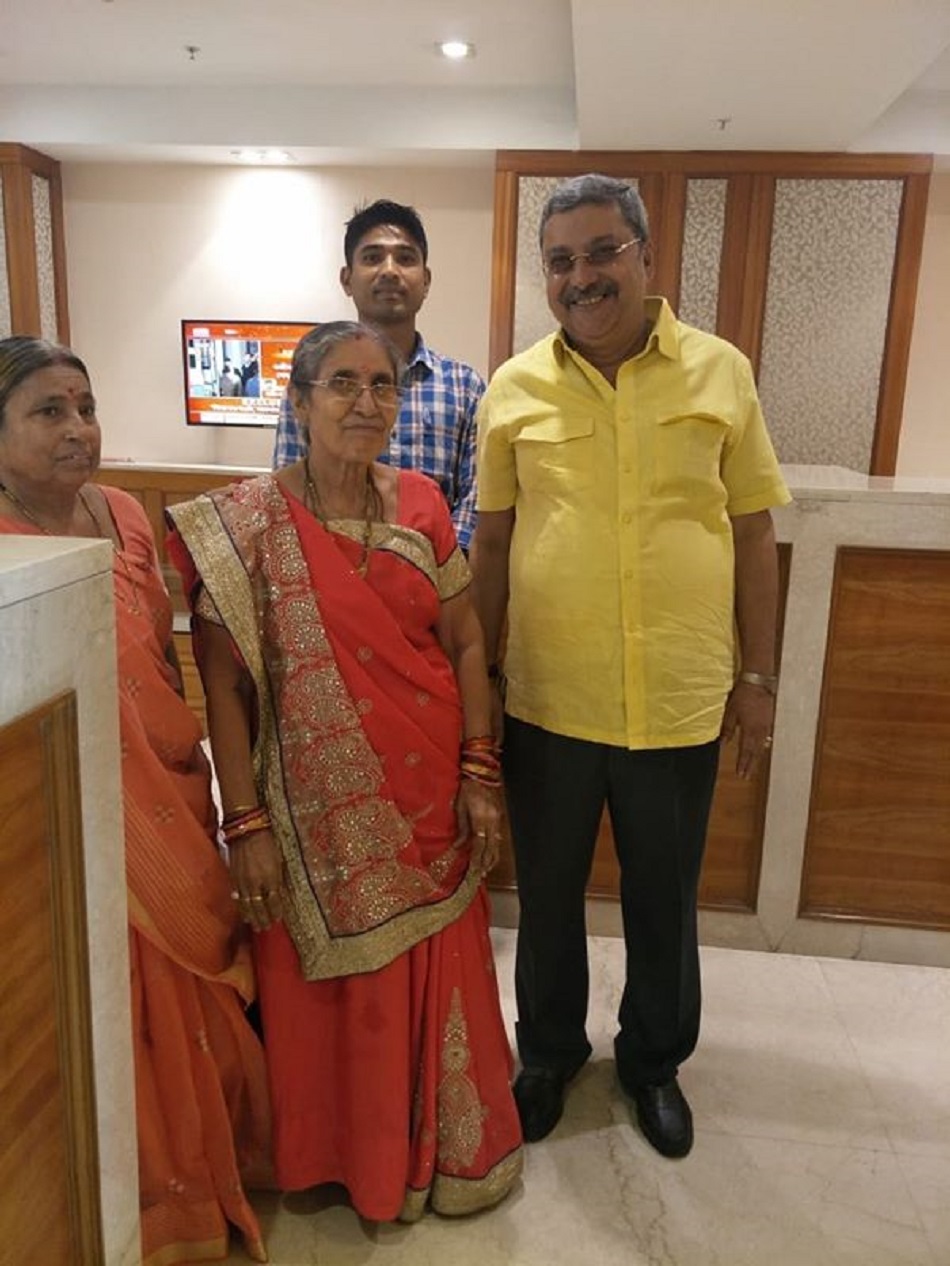 Mamta and Modi's wife meet : अचानक पीएम मोदी की पत्नी से कैसे  दमदम एयरपोर्ट  पर मिली ममता